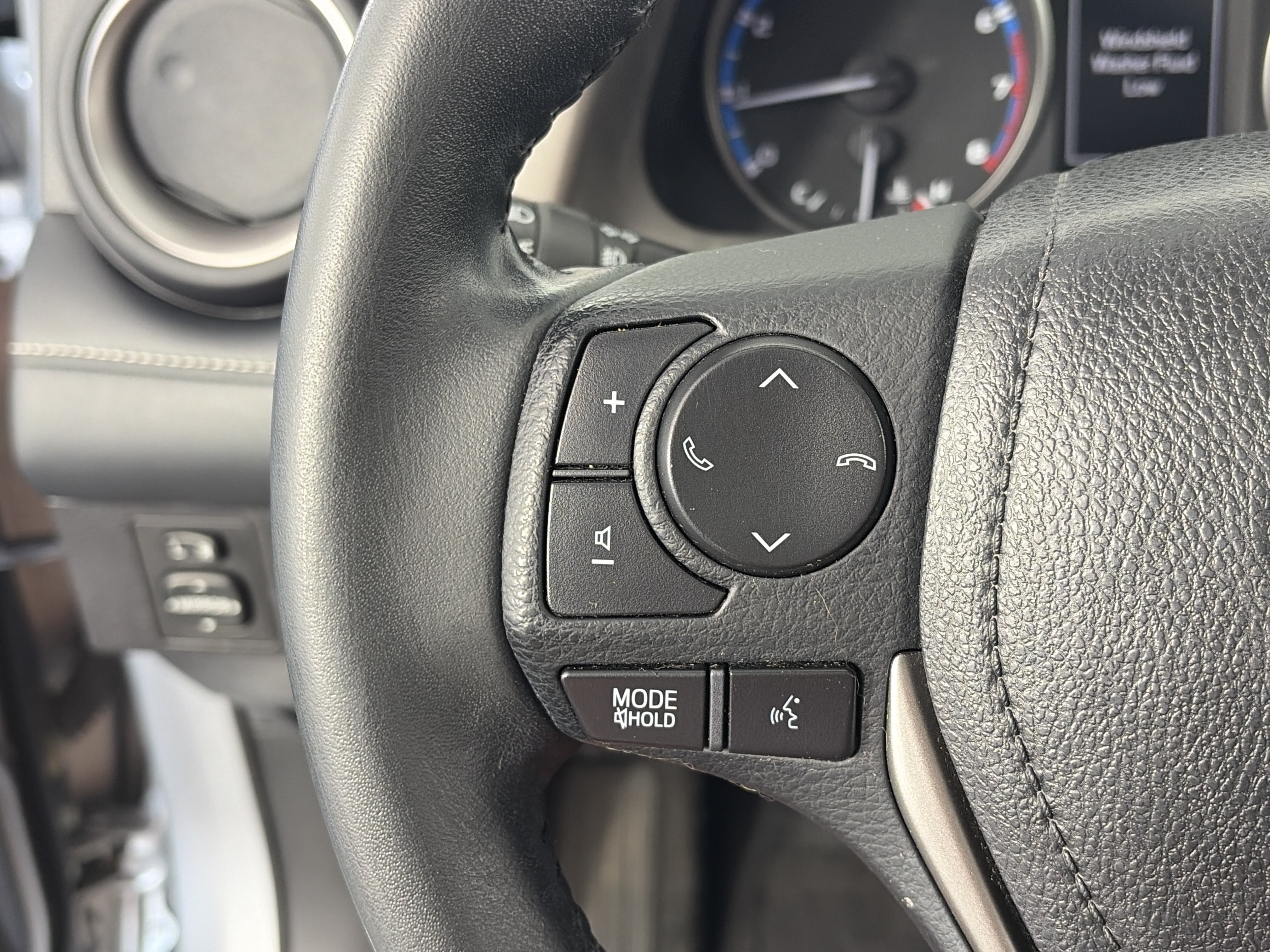 Used 2018 Toyota RAV4 XLE FWD image 29