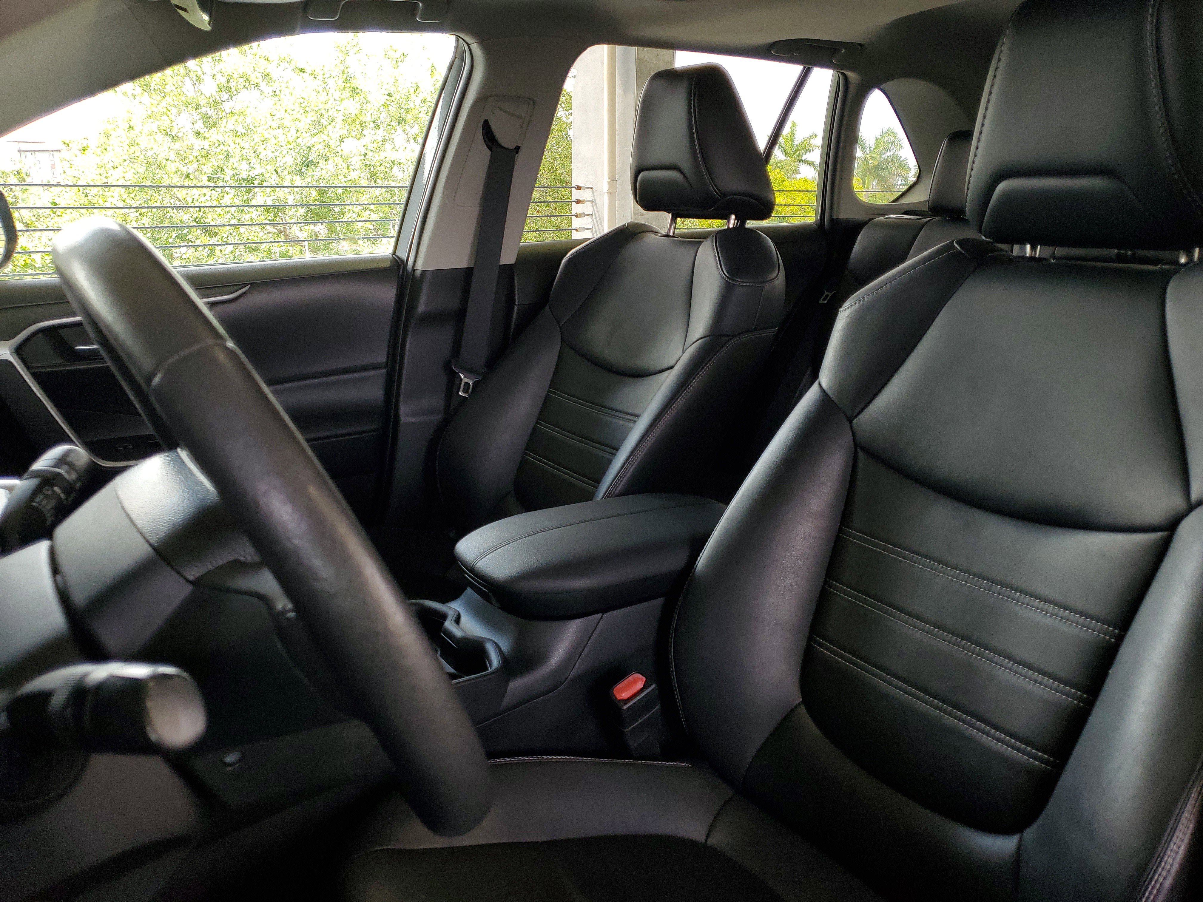 Used 2021 Toyota RAV4 XLE Premium FWD image 17