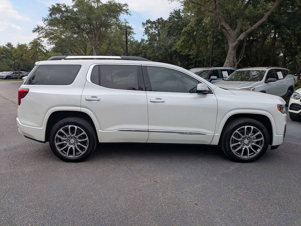 Used 2023 GMC Acadia Denali w/ Denali Ultimate Package FWD image 3
