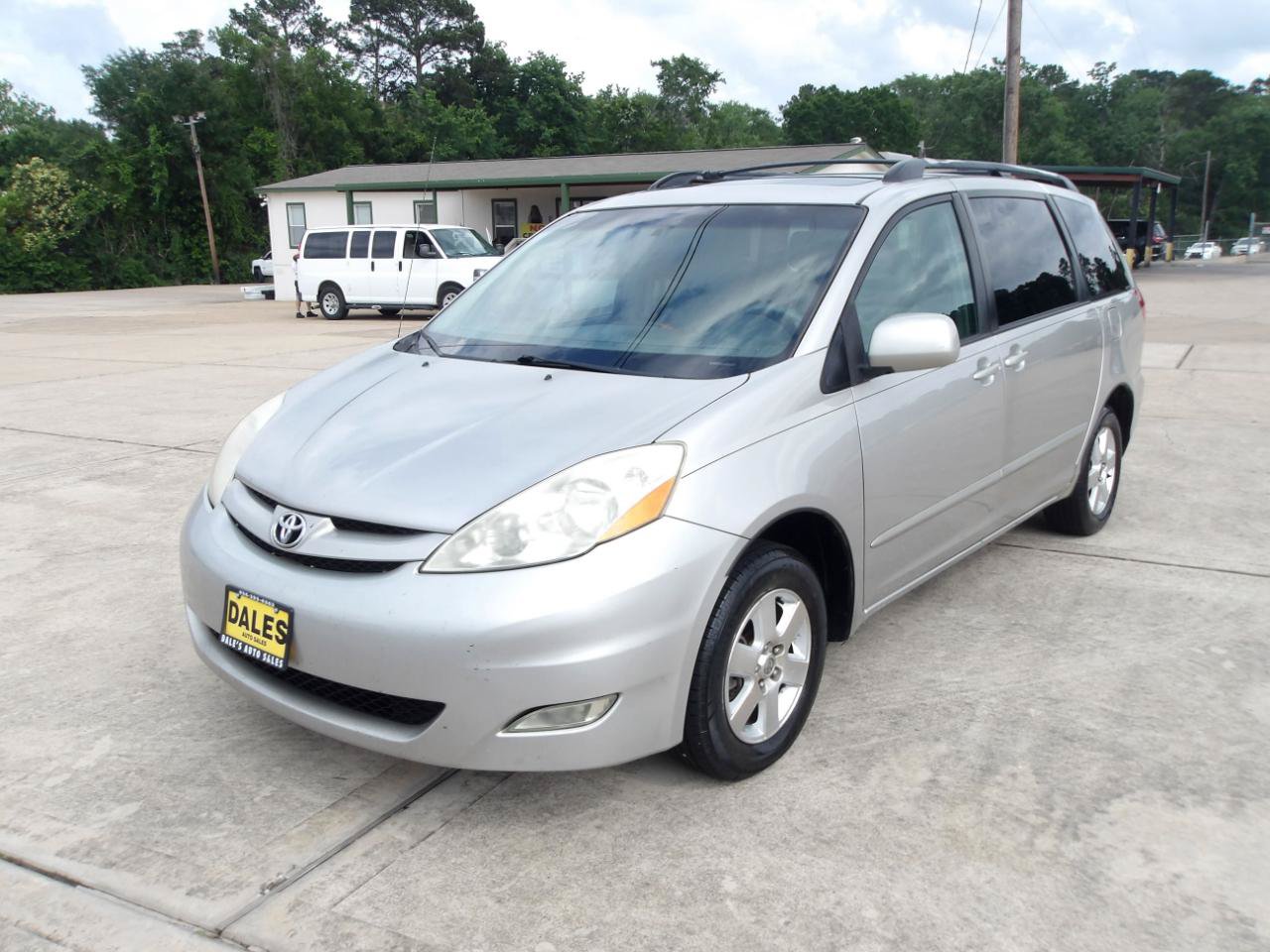 Used 2010 Toyota Sienna FWD image 2