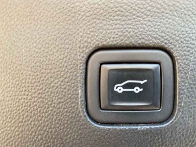 Used 2023 Buick Enclave Essence w/ Sport Touring Edition image 32