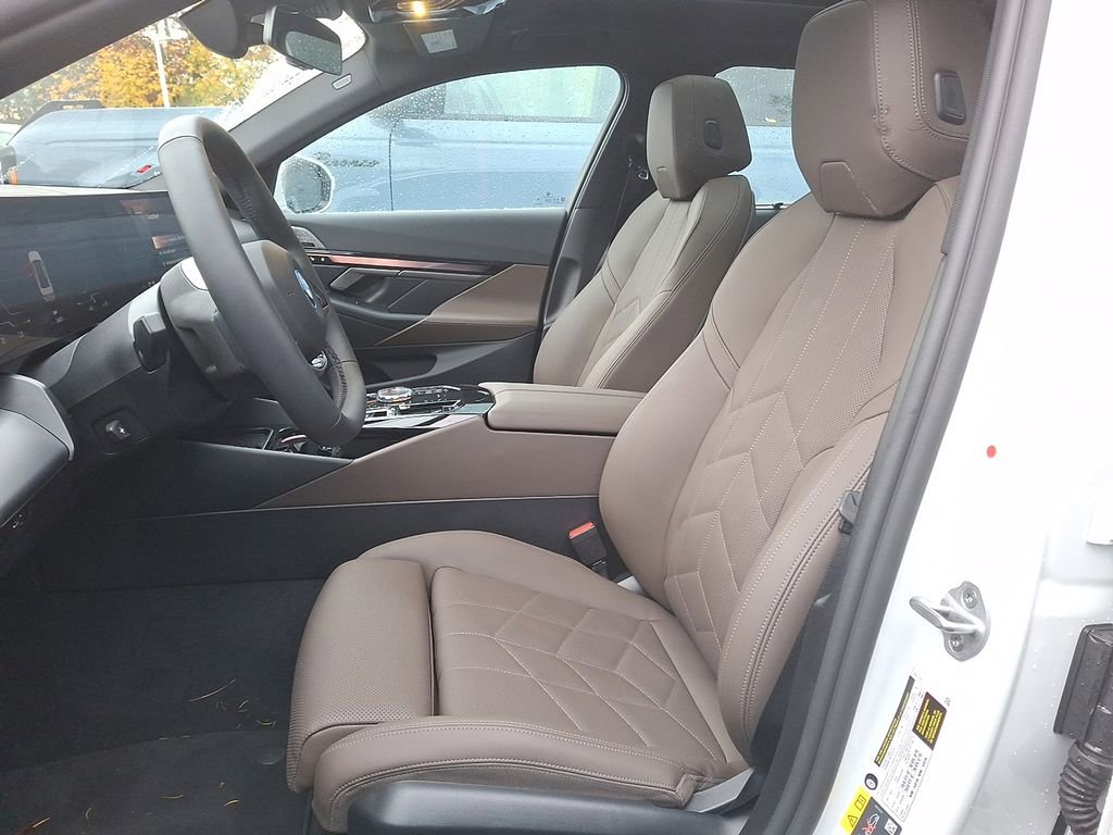 Used 2025 BMW i5 xDrive40 w/ Executive Package image 9