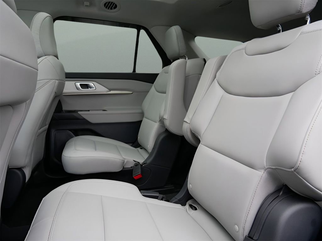 Used 2025 Ford Explorer Active w/ Active Comfort Package image 11
