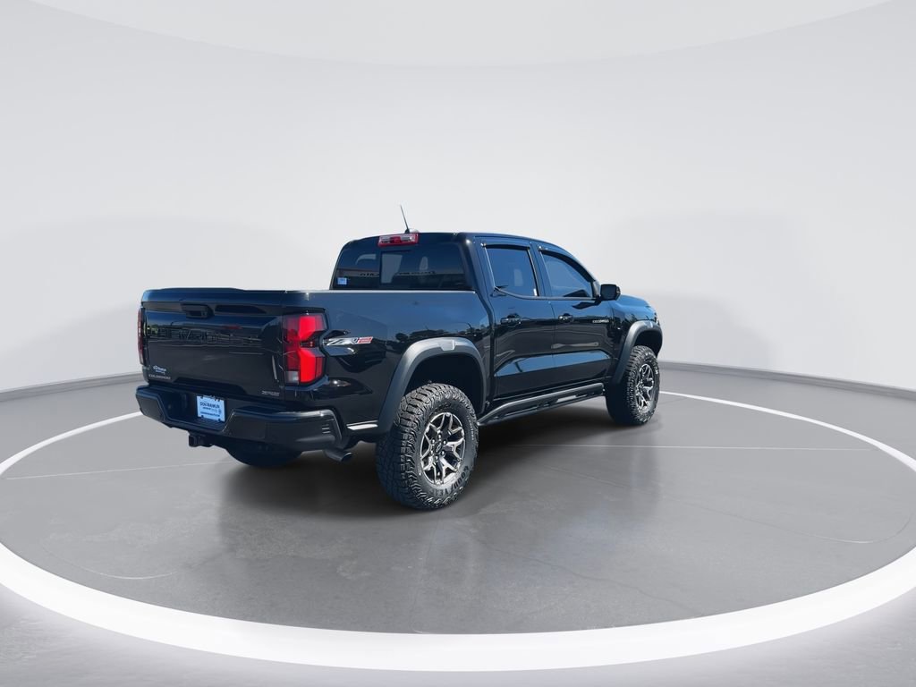 Used 2025 Chevrolet Colorado ZR2 w/ Technology Package AWD/4WD image 8