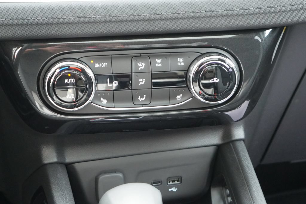 Used 2023 Chevrolet TrailBlazer LT w/ Convenience Package FWD image 22