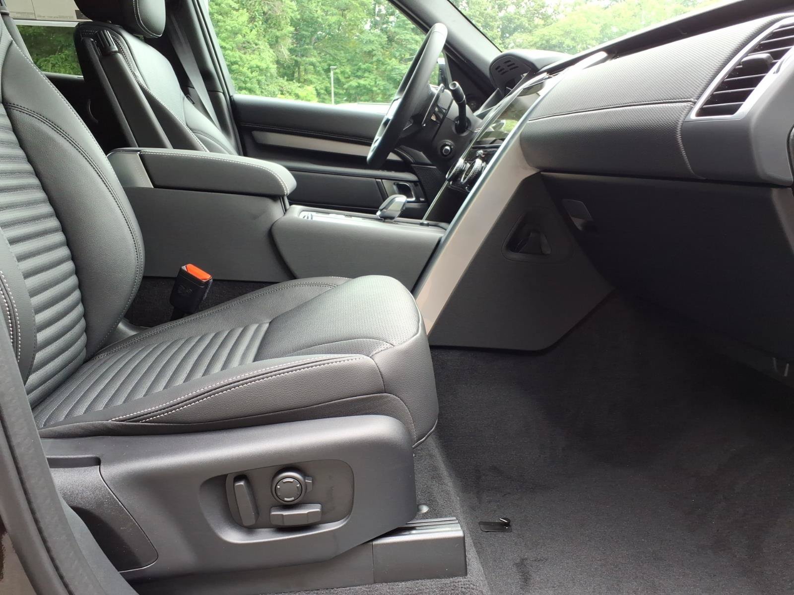 New 2026 Land Rover Discovery Dynamic SE AWD/4WD image 3