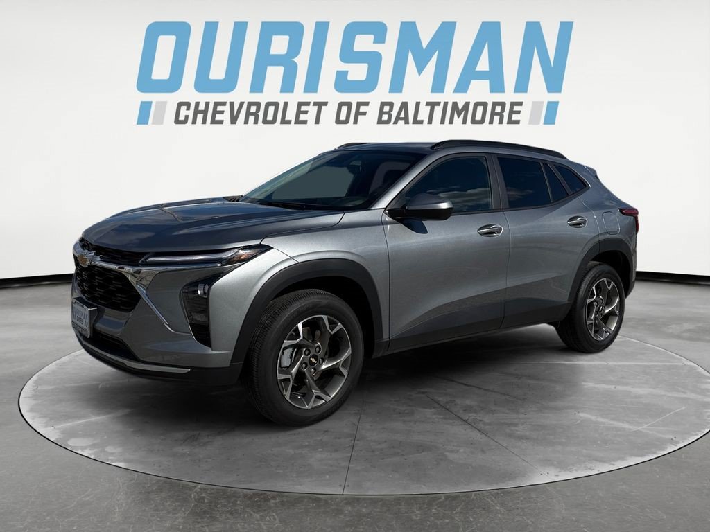 Used 2025 Chevrolet Trax LT w/ Driver Confidence Package FWD image 2