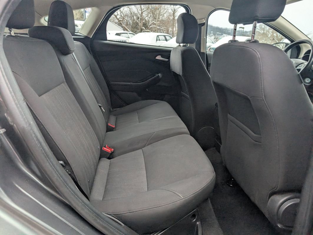 Used 2017 Ford Focus SE w/ Cold Weather Package image 24