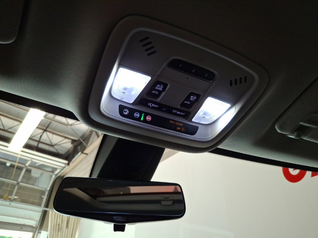Used 2021 Chevrolet Traverse RS AWD/4WD image 28