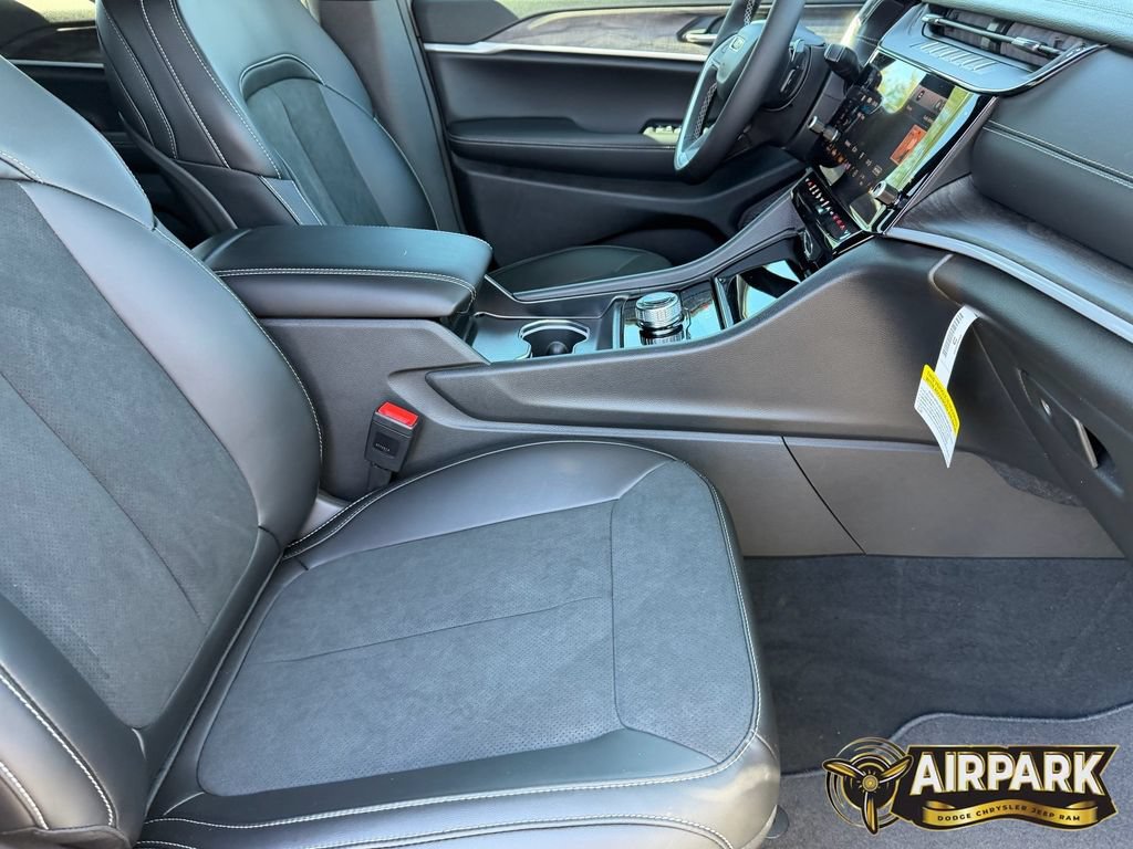 New 2026 Jeep Grand Cherokee Altitude RWD image 12
