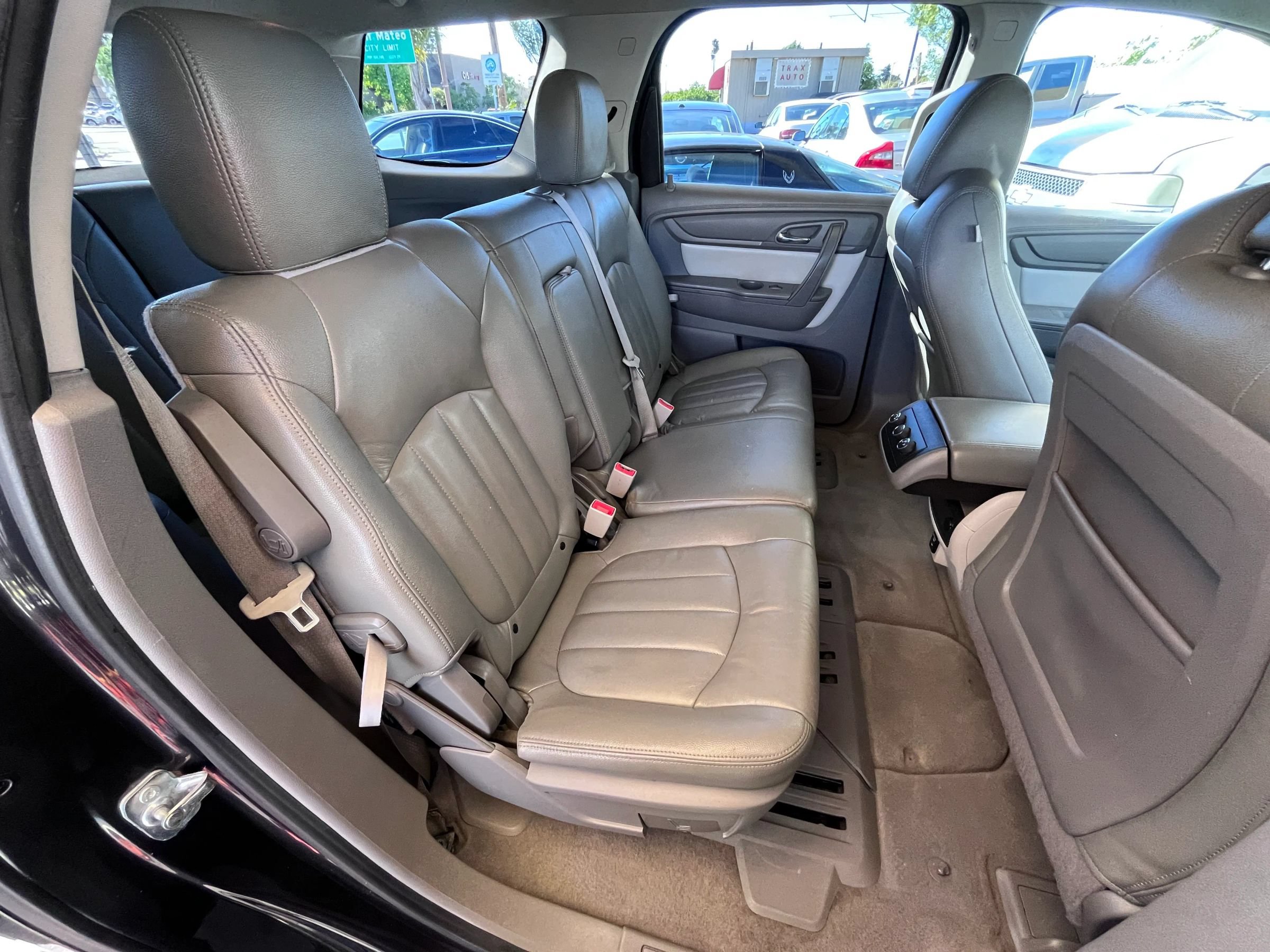 Used 2015 GMC Acadia SLE FWD image 11