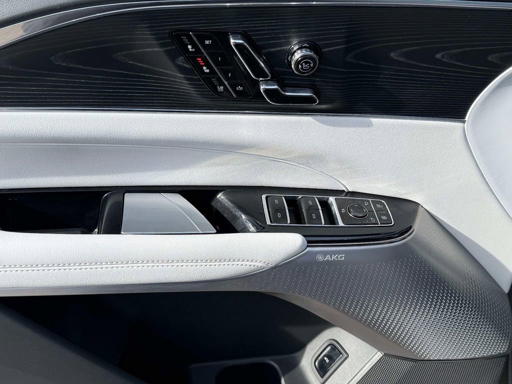 Used 2024 Cadillac Lyriq Sport image 21