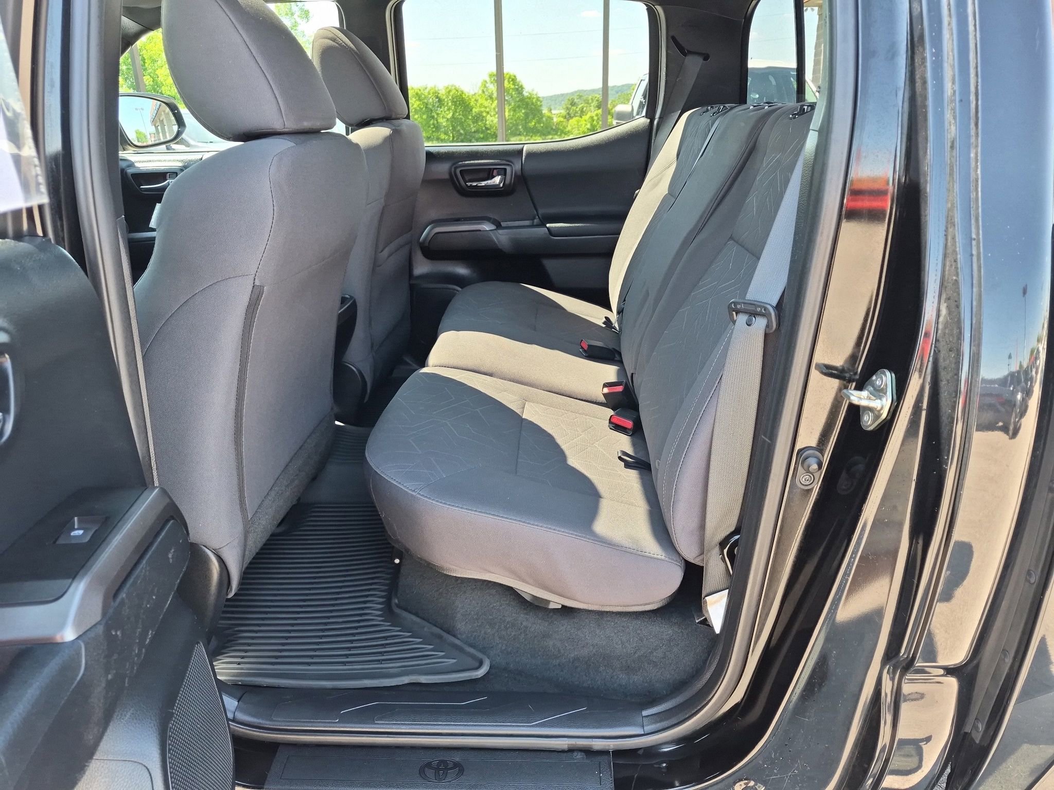 Used 2016 Toyota Tacoma TRD Sport AWD/4WD image 23