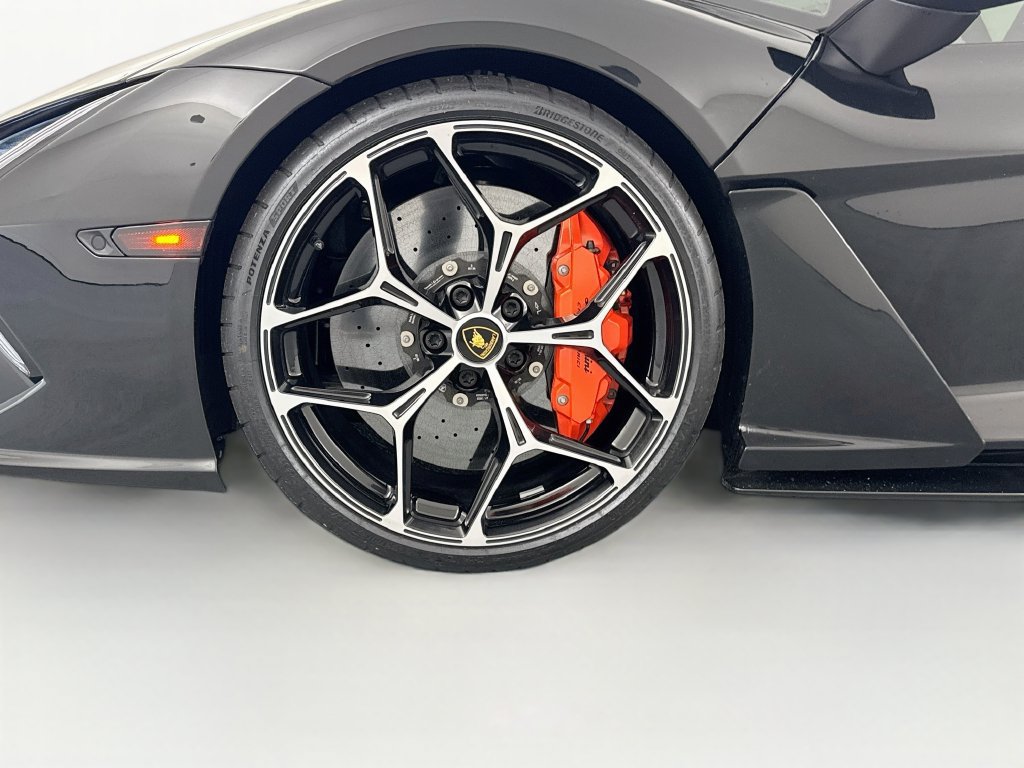 Used 2024 Lamborghini Revuelto AWD/4WD image 31