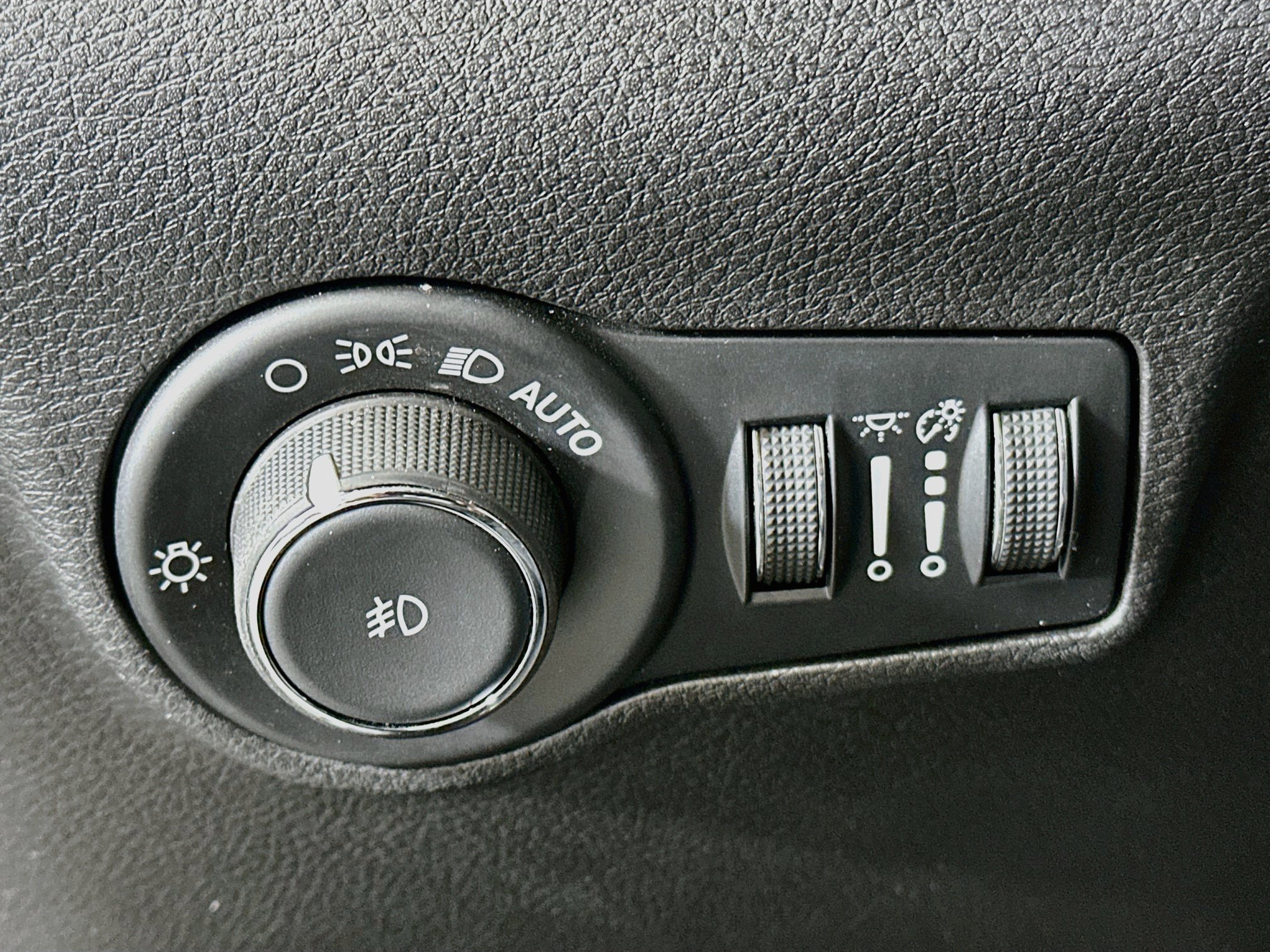 Used 2025 Jeep Compass Limited AWD/4WD image 17