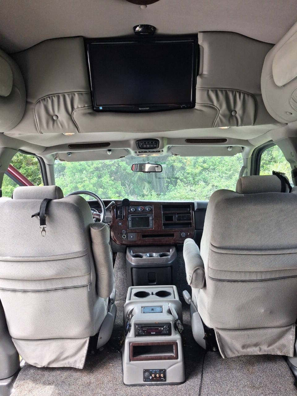 Used 2010 GMC Savana 1500 AWD w/ Preferred Equipment Group image 12