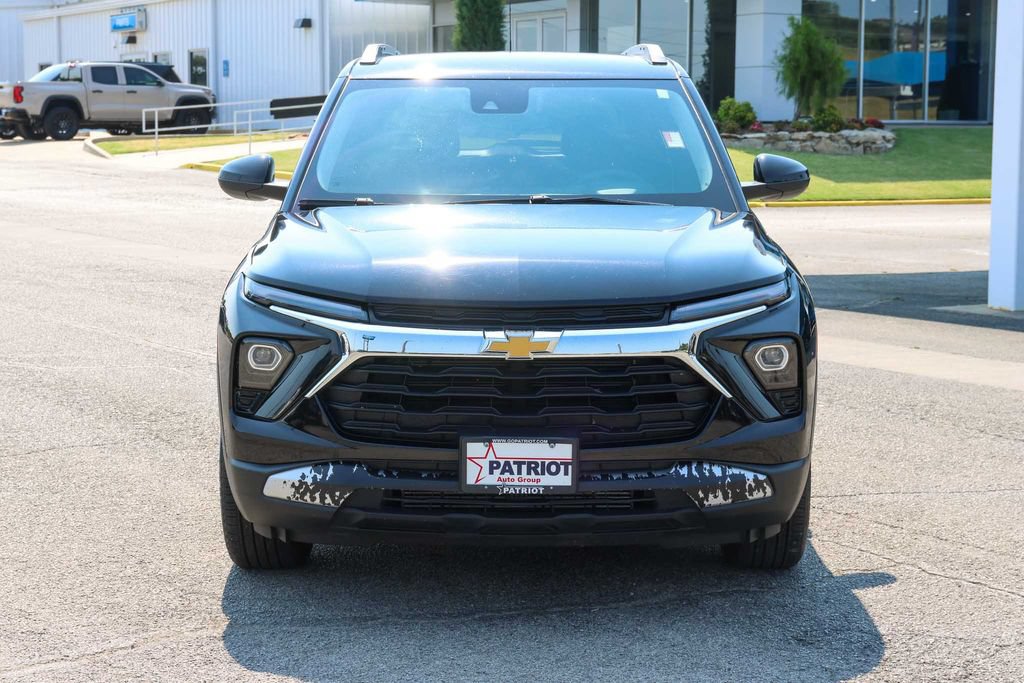 Used 2025 Chevrolet TrailBlazer LT AWD/4WD image 2