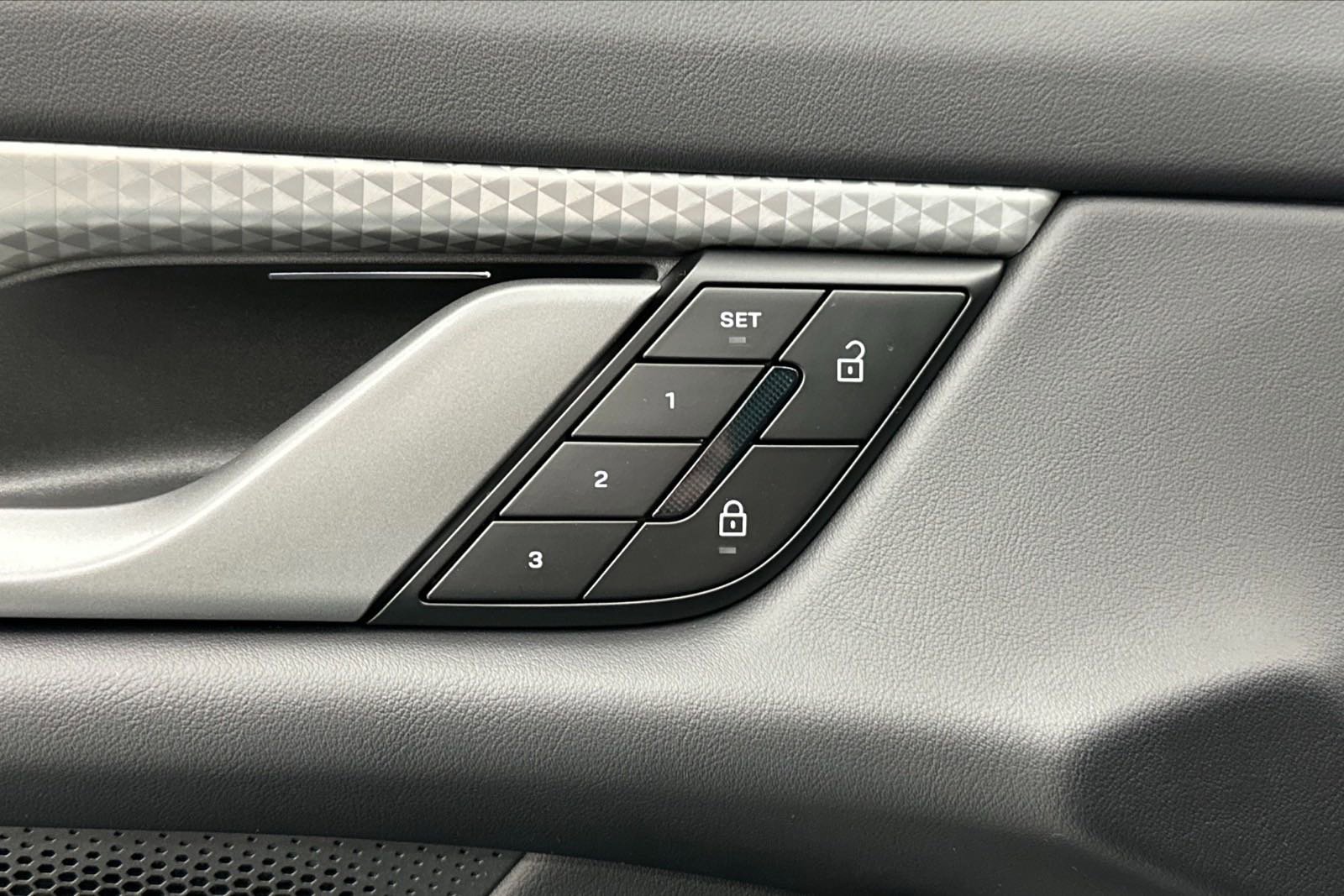 New 2025 Porsche Taycan 4S image 26