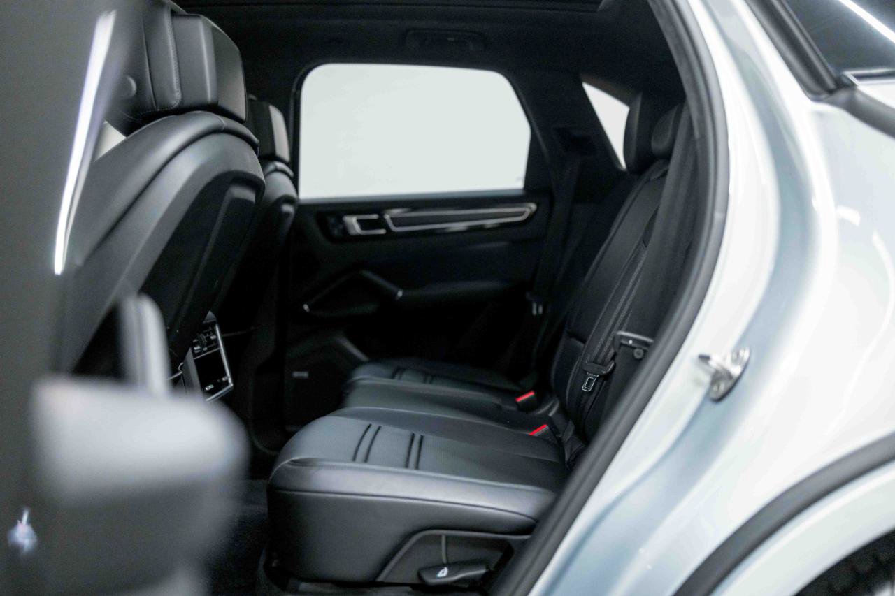 Used 2022 Porsche Cayenne GTS AWD/4WD image 47