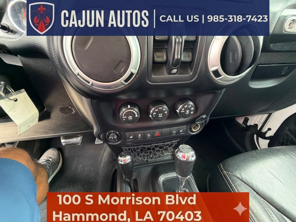 Used 2017 Jeep Wrangler Unlimited Rubicon AWD/4WD image 32