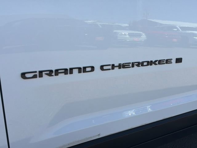 Used 2023 Jeep Grand Cherokee L Laredo AWD/4WD image 22