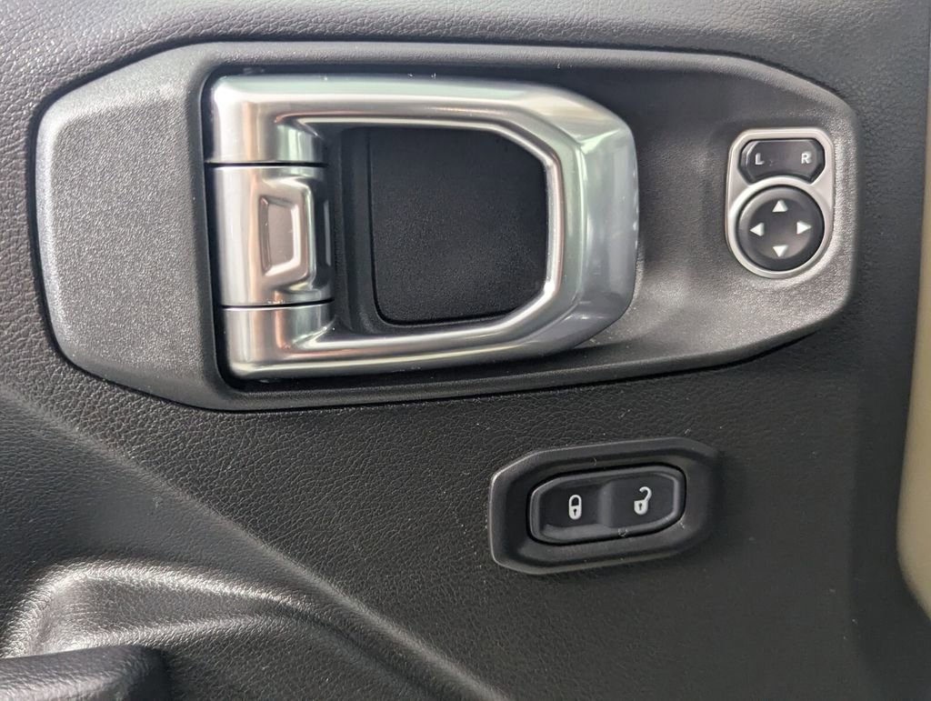 Used 2026 Jeep Gladiator Mojave AWD/4WD image 16