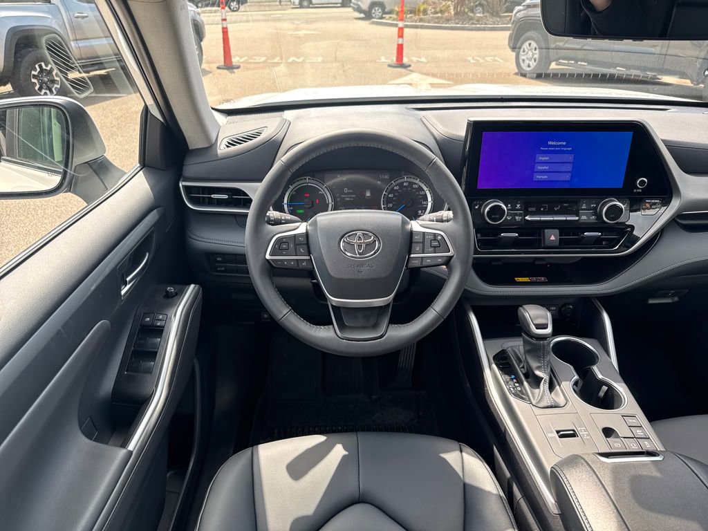 Used 2026 Toyota Highlander XLE image 13