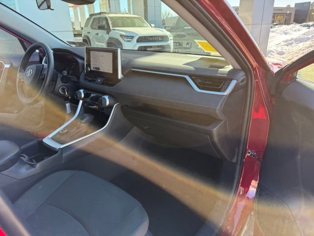 Used 2025 Toyota RAV4 LE image 32