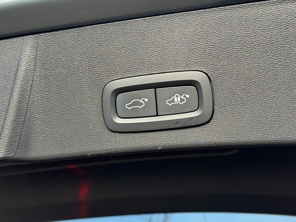 Certified 2023 Volvo XC40 Recharge Ultimate image 6
