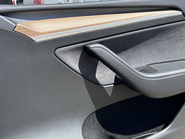 Used 2025 Tesla Model Y Performance image 24