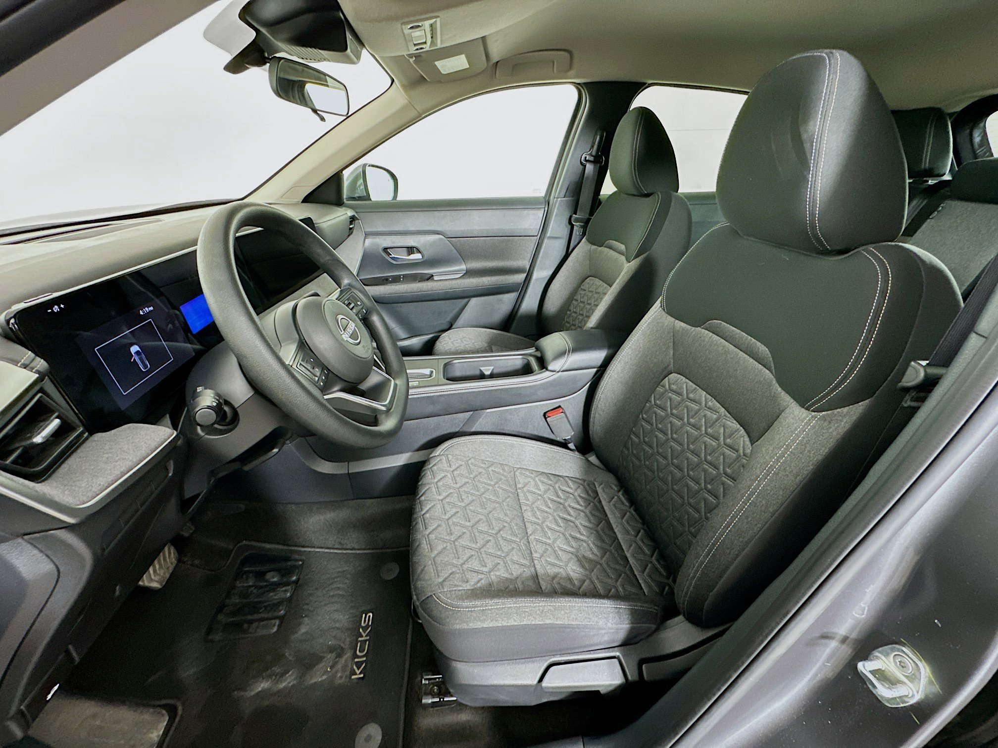 Used 2025 Nissan Kicks SV image 13