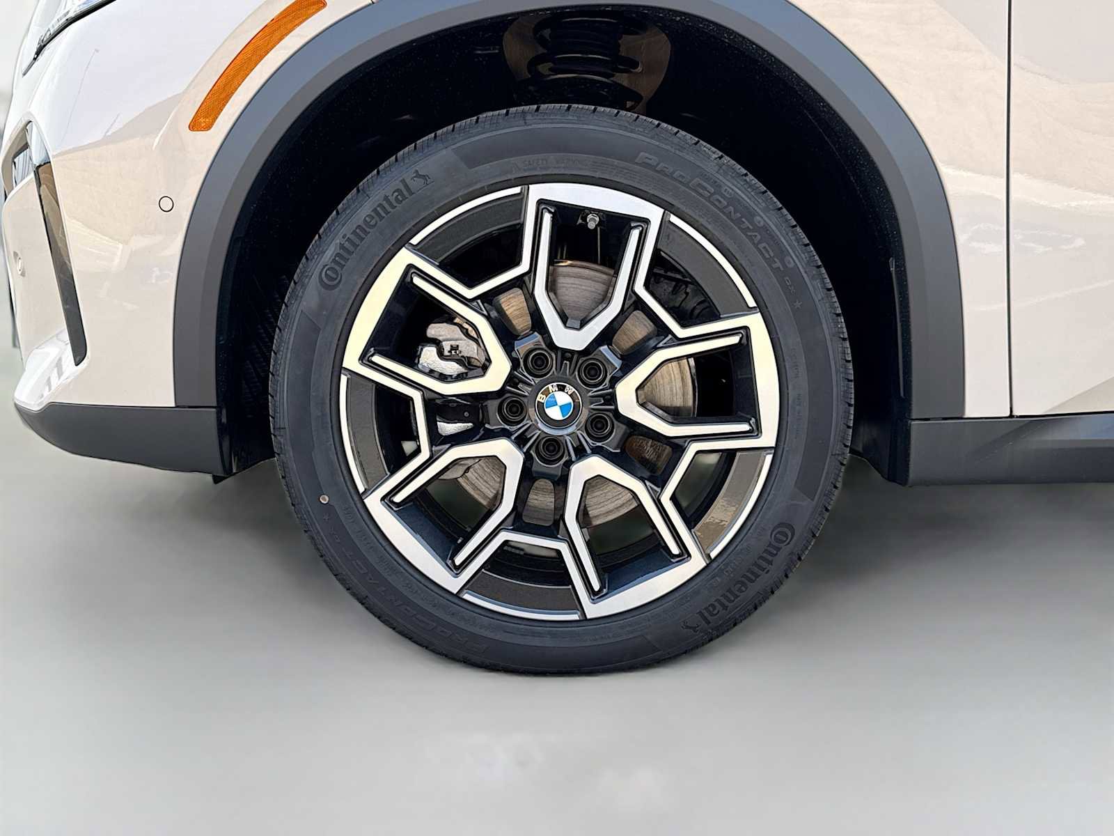 New 2026 BMW X2 xDrive28i AWD/4WD image 6