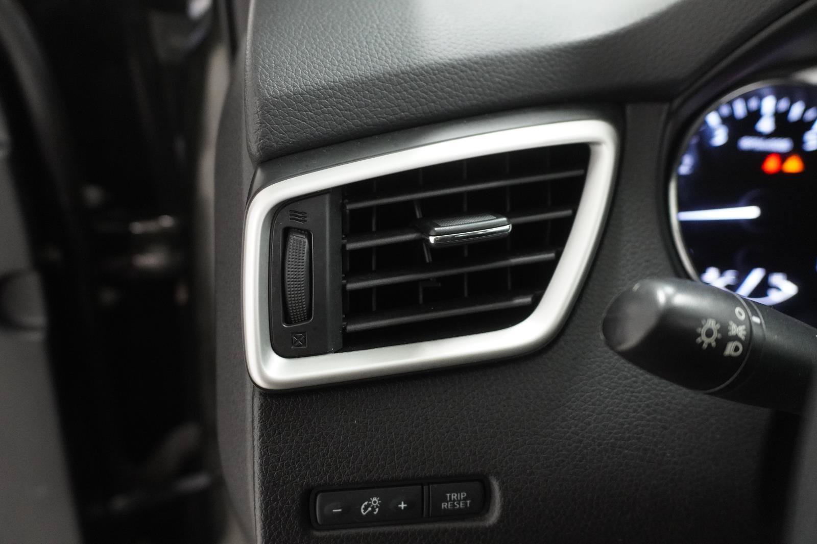 Used 2016 Nissan Rogue S w/ Appearance Package FWD image 13