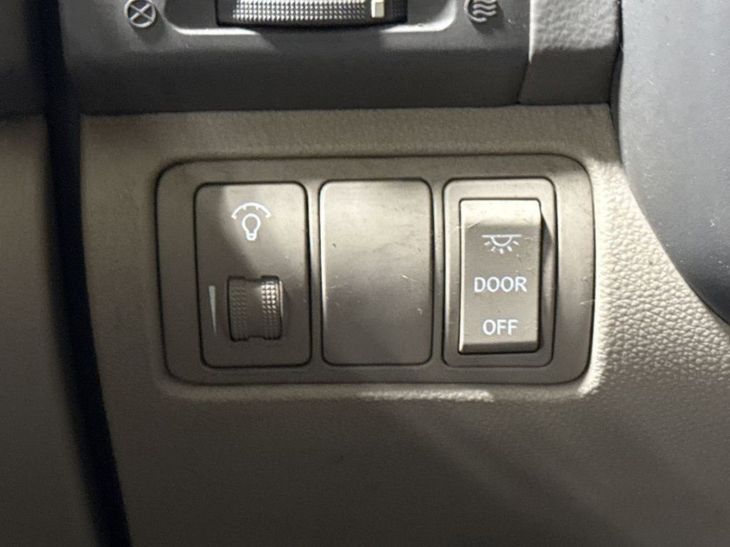 Used 2010 Kia Sedona LX FWD image 17