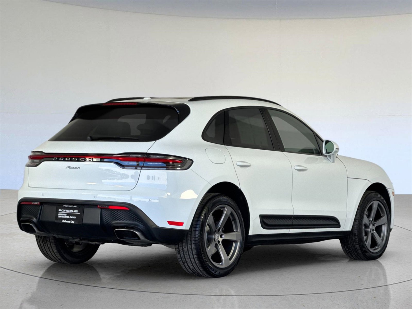 Used 2025 Porsche Macan image 8