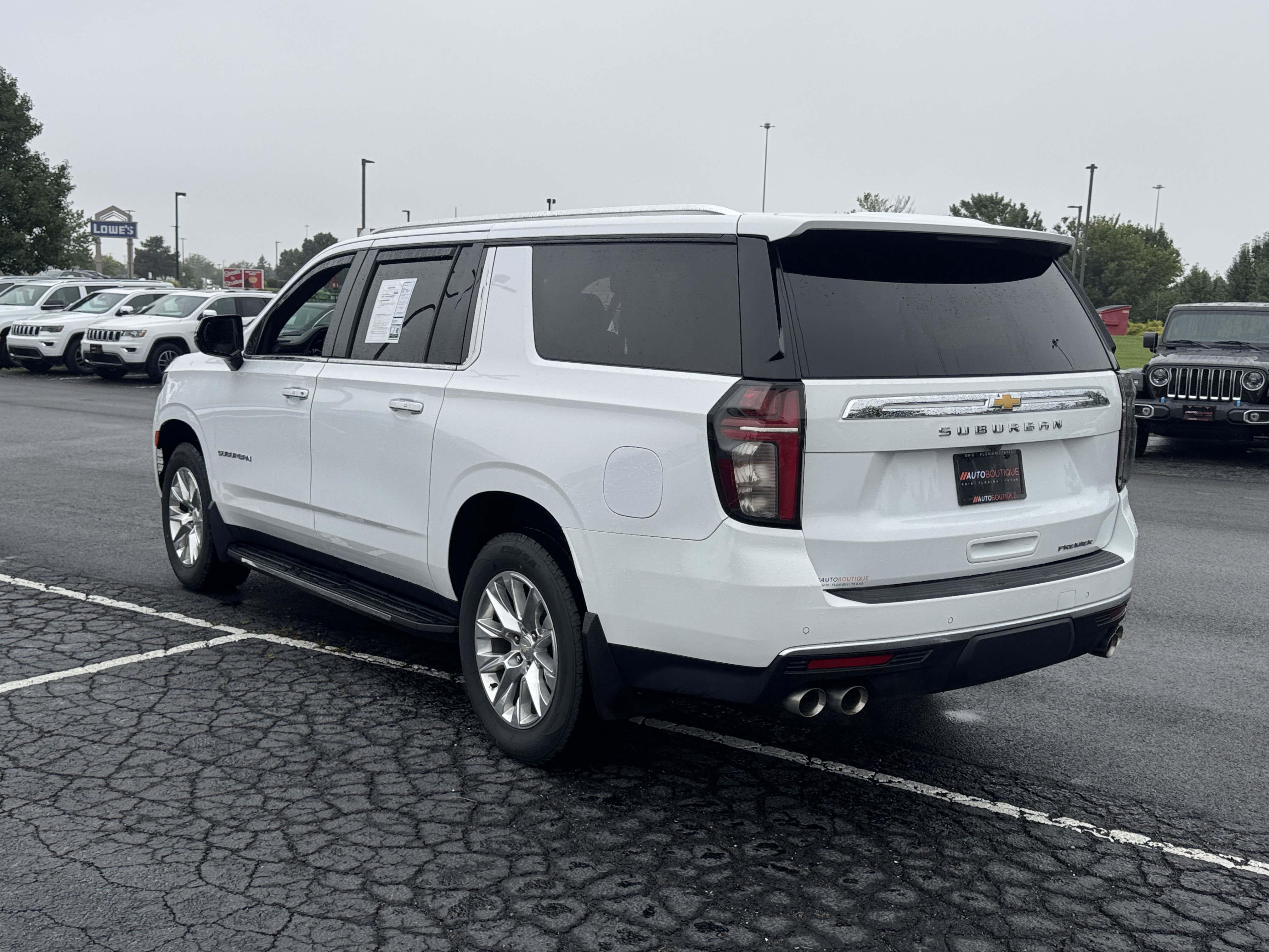 Used 2022 Chevrolet Suburban Premier AWD/4WD image 10