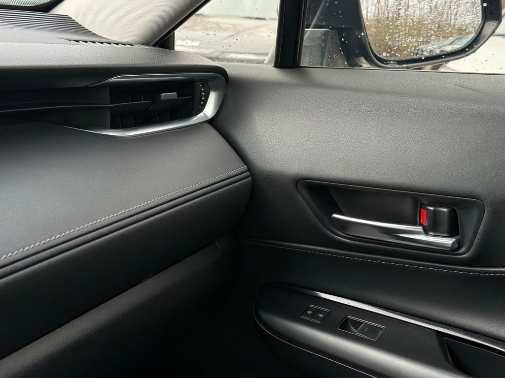 Used 2021 Toyota Venza LE image 30