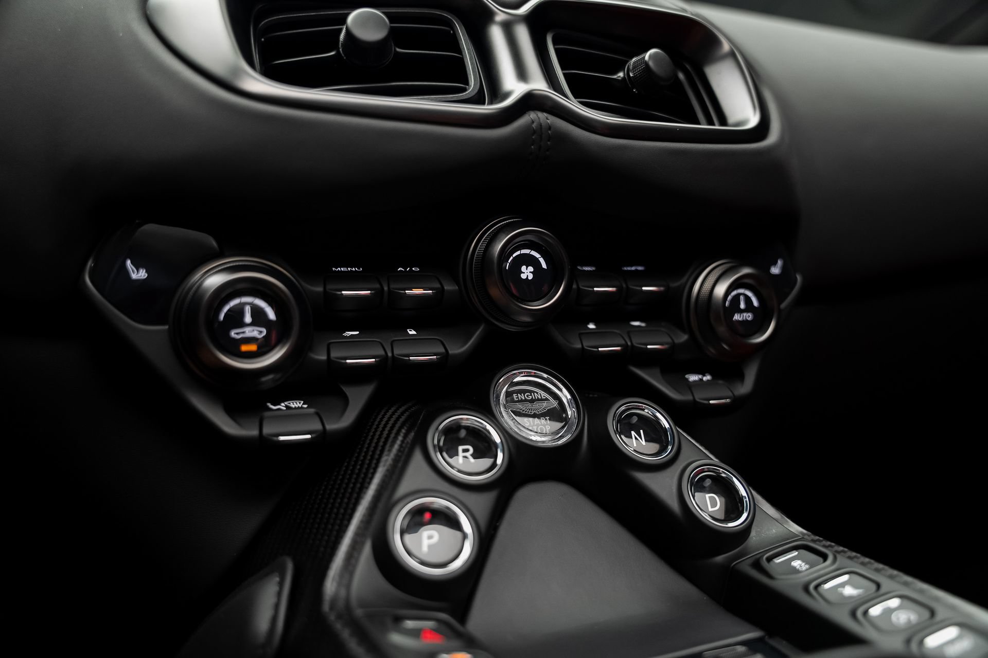 Used 2023 Aston Martin V8 Vantage Roadster RWD image 50