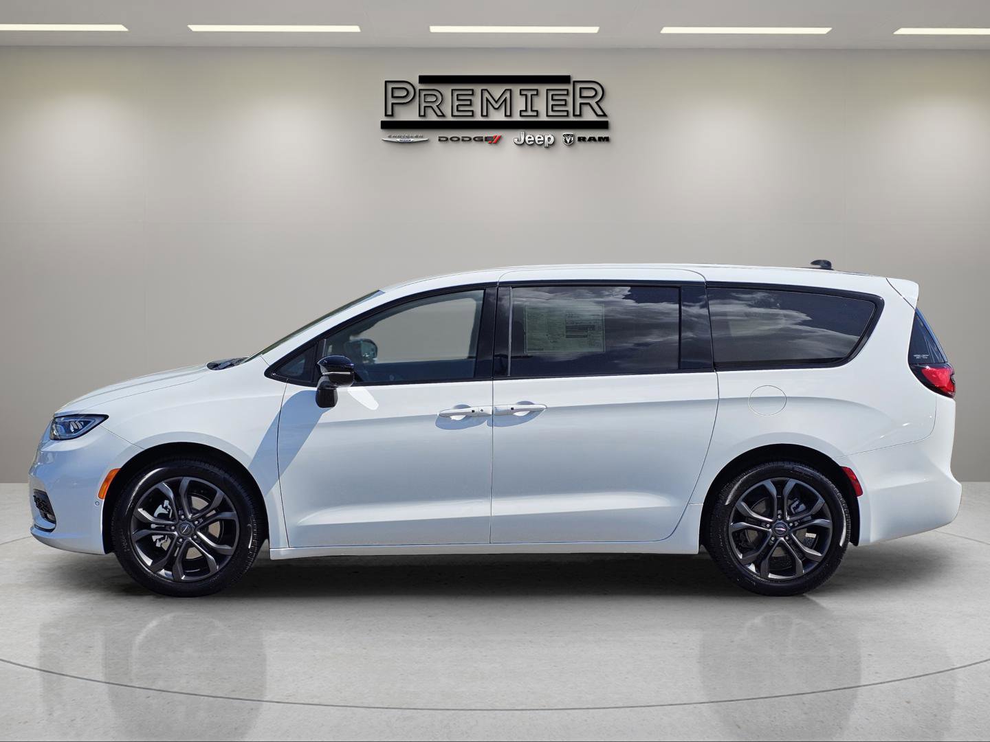 New 2026 Chrysler Pacifica Select image 13
