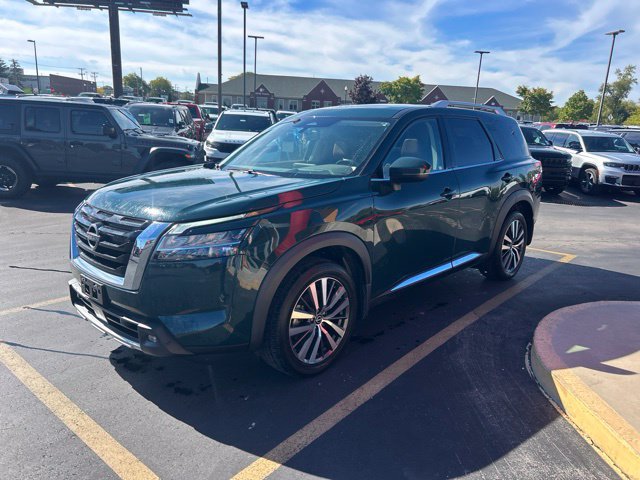 Used 2022 Nissan Pathfinder Platinum w/ Cargo Package AWD/4WD image 3