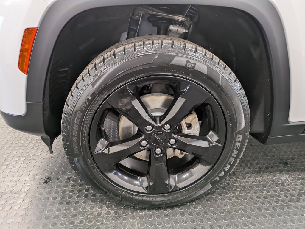 Used 2023 Jeep Grand Cherokee Altitude image 7