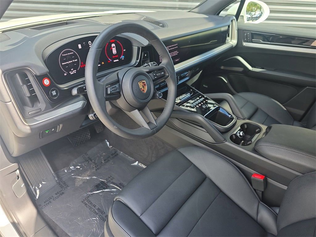 Certified 2025 Porsche Cayenne image 4