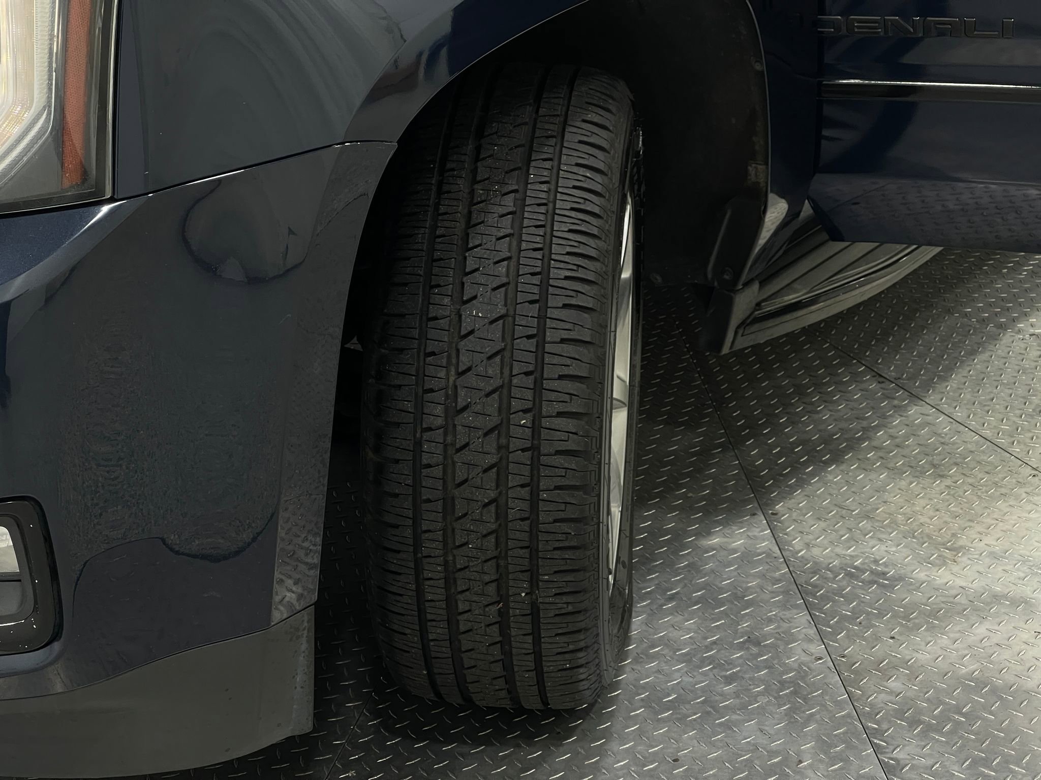 Used 2018 GMC Yukon Denali image 38