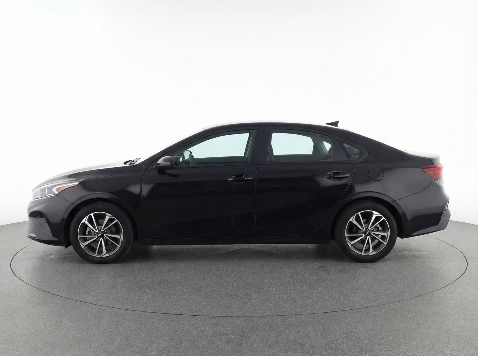 Used 2023 Kia Forte LXS image 5