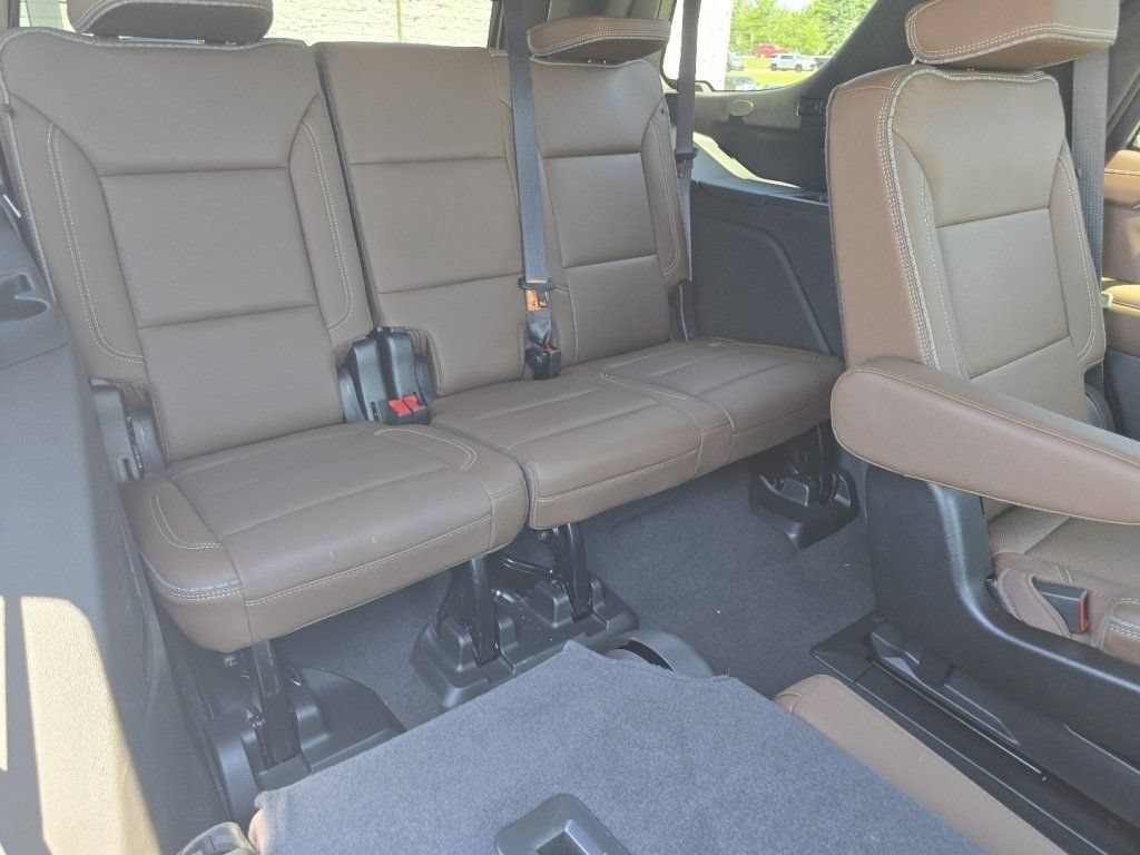 Used 2024 Chevrolet Tahoe High Country AWD/4WD image 23