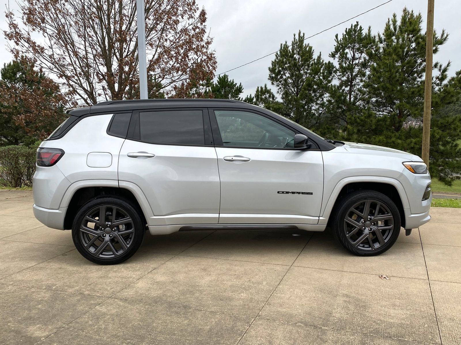 Used 2024 Jeep Compass Limited w/ High Altitude Package image 7
