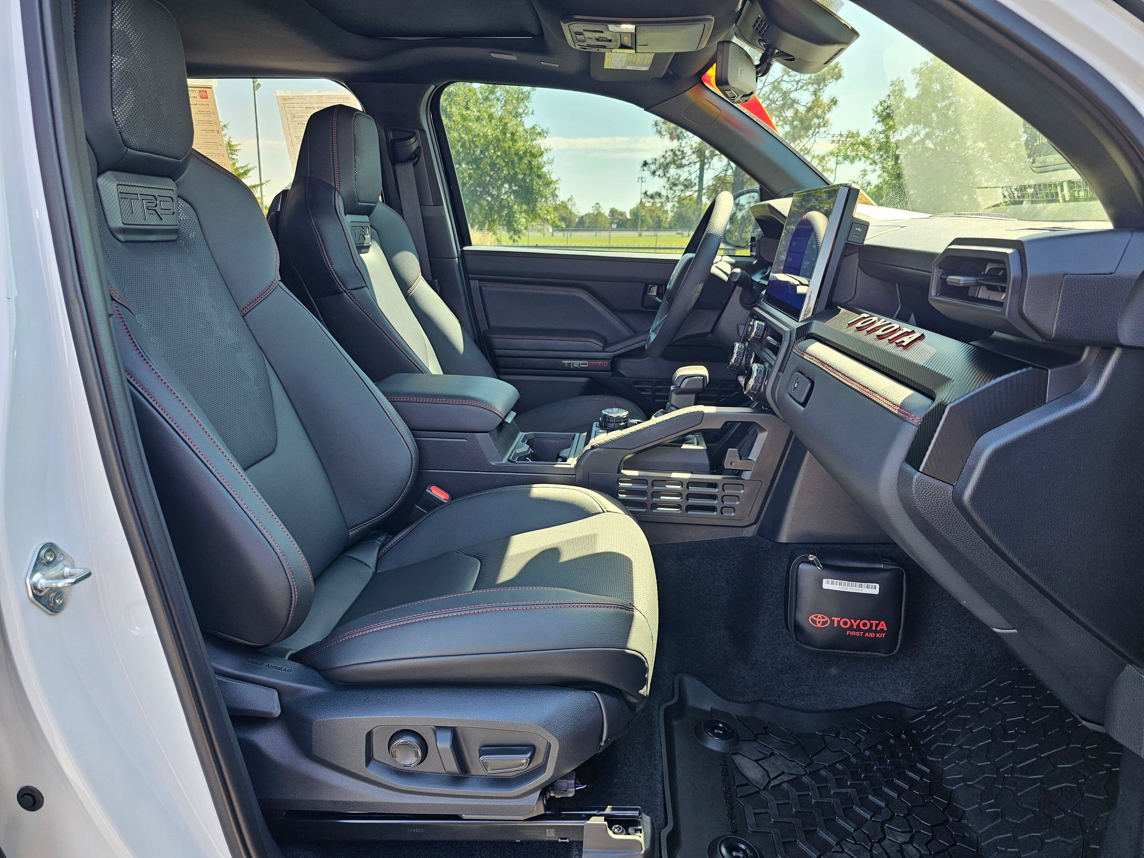 Used 2025 Toyota Tacoma TRD Pro AWD/4WD image 11