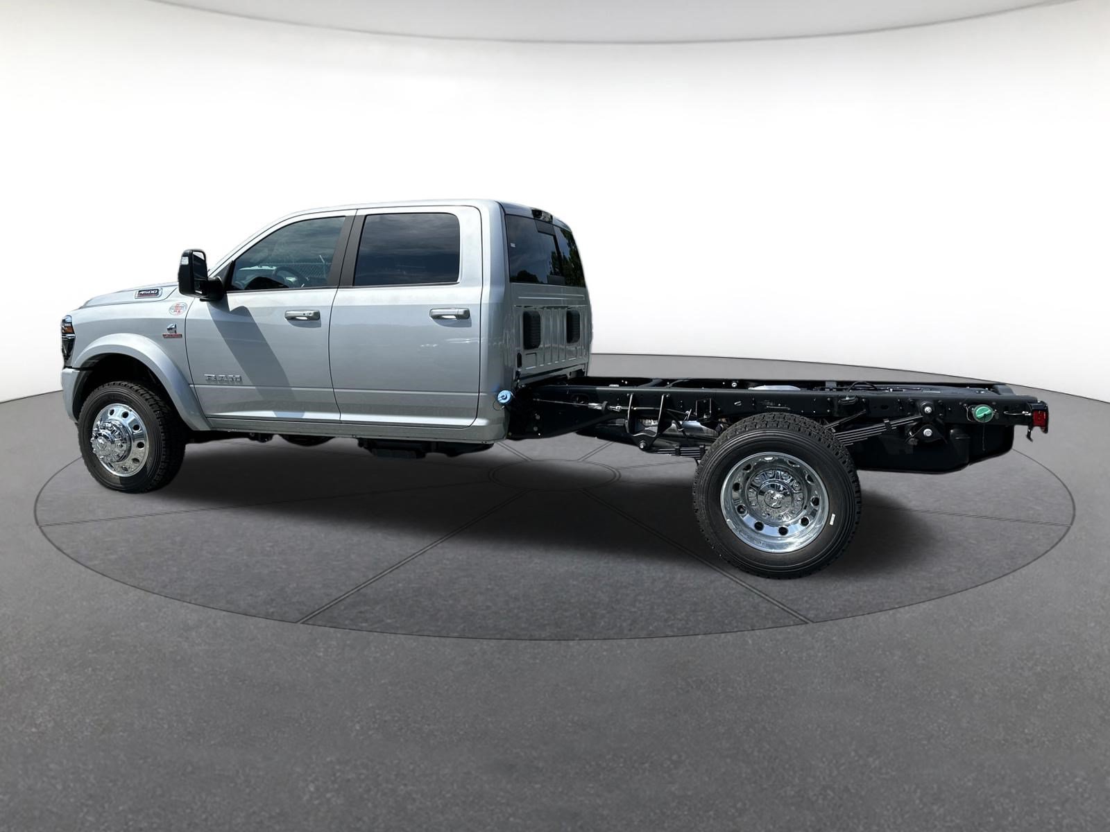 New 2027 RAM 4500 4x4 Crew Cab DRW w/ Laramie Trim Package image 2