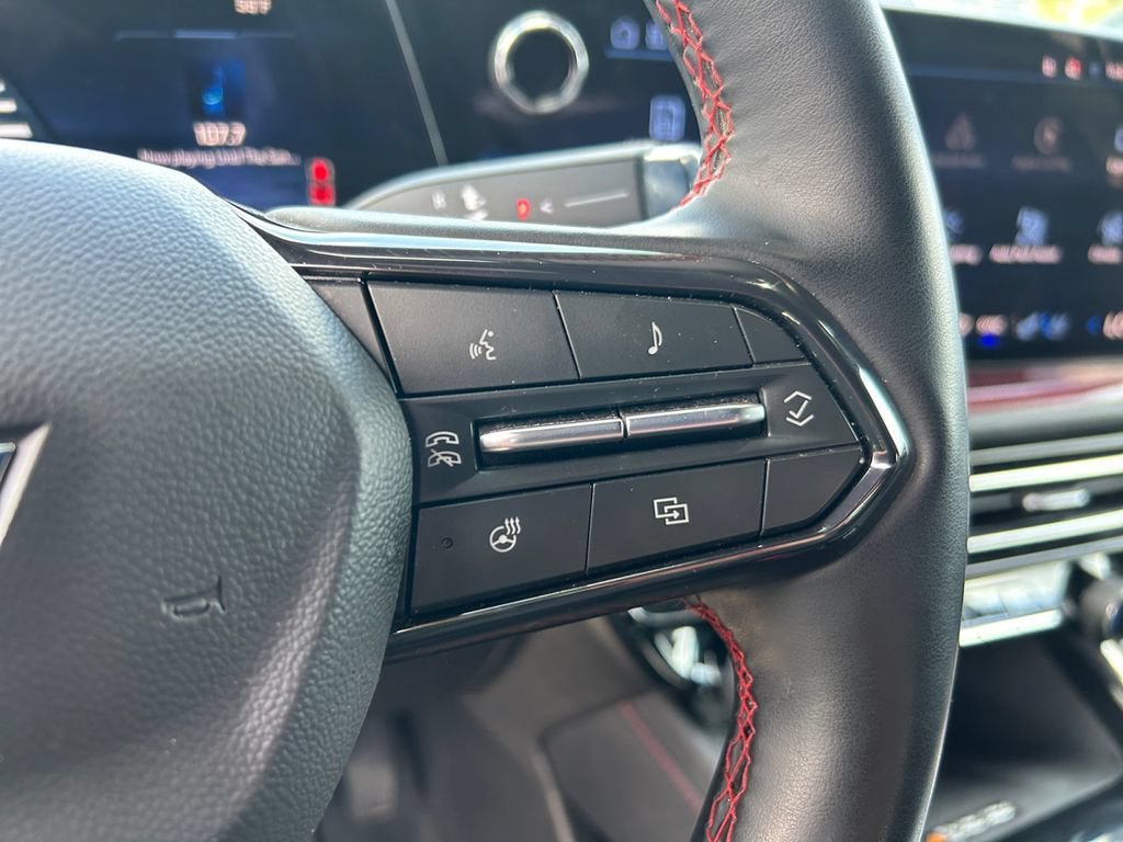Used 2024 Chevrolet Traverse RS AWD/4WD image 17
