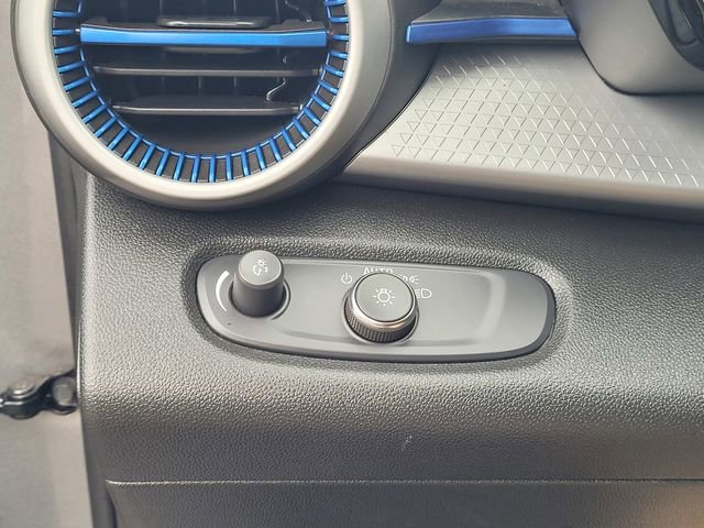 Used 2025 Chevrolet Trax LS w/ Driver Confidence Package image 23